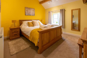 Cheerful King Bed, Self-Catering Cottage